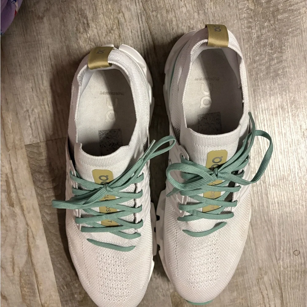On Running Men’s Cloudswift Running Shoes - White and Green - Picture 4 of 6